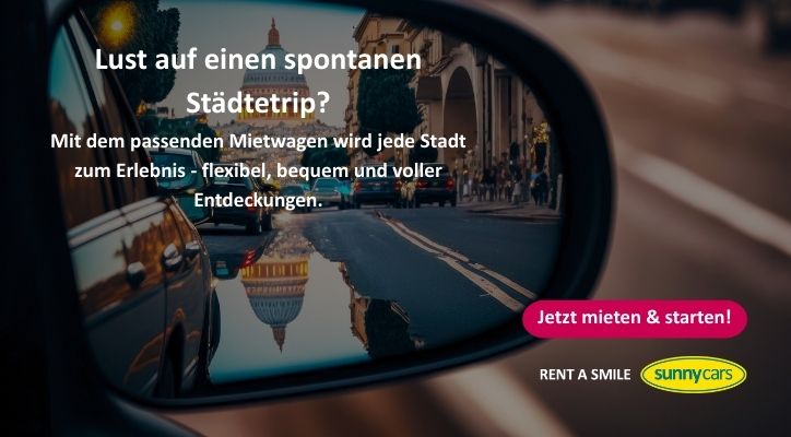 Spiegelung einer Stadt in einem Autoseitenspiegel