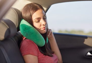 Müdigkeit beim Autofahren: So bleibst du im Winter sicher und konzentriert