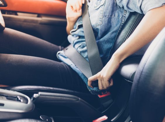 Sicher Auto fahren: Worauf du während der Fahrt besonders achten solltest